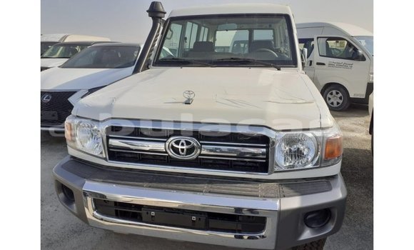 Acheter Import Voiture Toyota Land Cruiser Blanc à Import - Dubai, Central Acheter Import Voiture Toyota Land Cruiser Blanc à Import - Dubai, Central