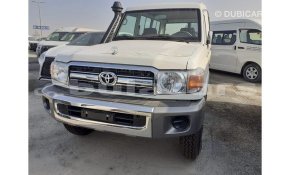 Buy Import Toyota Land Cruiser White Car in Import - Dubai in Central Buy Import Toyota Land Cruiser White Car in Import - Dubai in Central