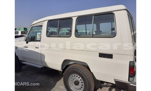Buy Import Toyota Land Cruiser White Car in Import - Dubai in Central Buy Import Toyota Land Cruiser White Car in Import - Dubai in Central