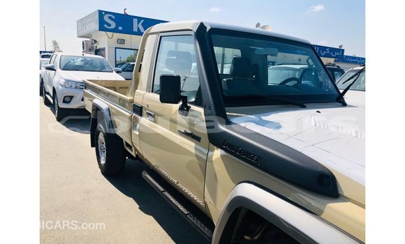Buy Import Toyota Land Cruiser Beige Car in Import - Dubai in Central Buy Import Toyota Land Cruiser Beige Car in Import - Dubai in Central