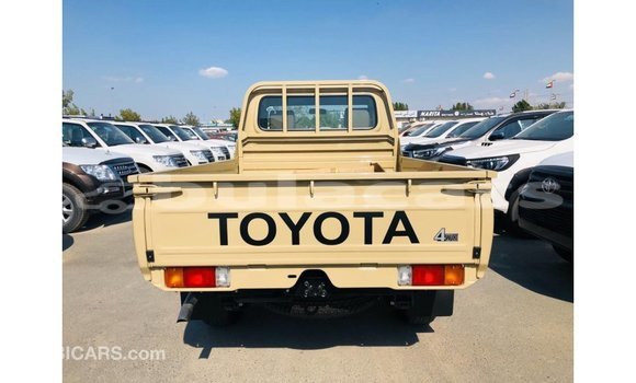 Buy Import Toyota Land Cruiser Beige Car in Import - Dubai in Central Buy Import Toyota Land Cruiser Beige Car in Import - Dubai in Central