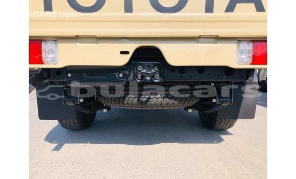 Buy Import Toyota Land Cruiser Beige Car in Import - Dubai in Central Buy Import Toyota Land Cruiser Beige Car in Import - Dubai in Central