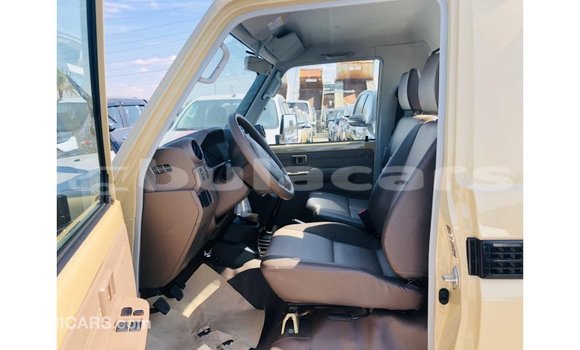 Buy Import Toyota Land Cruiser Beige Car in Import - Dubai in Central Buy Import Toyota Land Cruiser Beige Car in Import - Dubai in Central