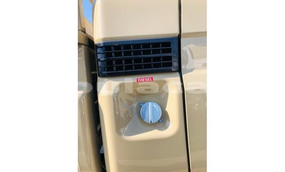 Buy Import Toyota Land Cruiser Beige Car in Import - Dubai in Central Buy Import Toyota Land Cruiser Beige Car in Import - Dubai in Central