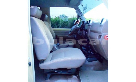 Buy Import Toyota Land Cruiser Beige Car in Import - Dubai in Central Buy Import Toyota Land Cruiser Beige Car in Import - Dubai in Central
