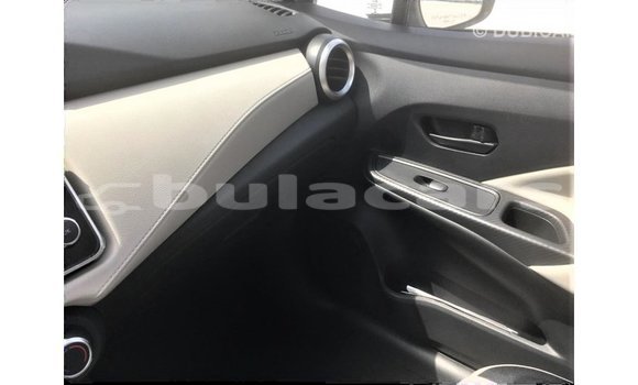 Acheter Import Voiture Nissan Sunny Blanc à Import - Dubai, Central Acheter Import Voiture Nissan Sunny Blanc à Import - Dubai, Central