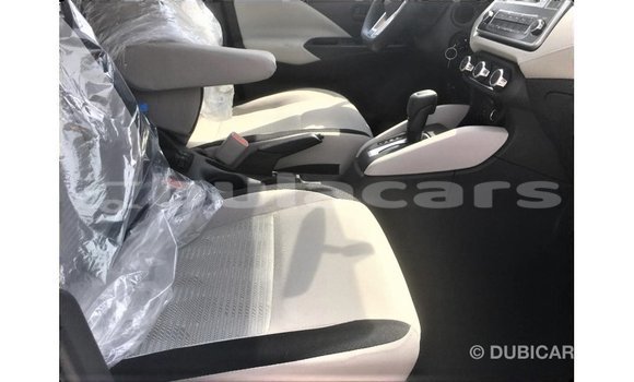 Acheter Import Voiture Nissan Sunny Blanc à Import - Dubai, Central Acheter Import Voiture Nissan Sunny Blanc à Import - Dubai, Central