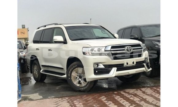 Buy Import Toyota Land Cruiser White Car in Import - Dubai in Central Buy Import Toyota Land Cruiser White Car in Import - Dubai in Central