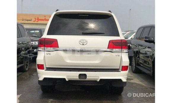 Buy Import Toyota Land Cruiser White Car in Import - Dubai in Central Buy Import Toyota Land Cruiser White Car in Import - Dubai in Central