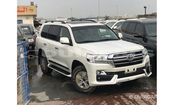Buy Import Toyota Land Cruiser White Car in Import - Dubai in Central Buy Import Toyota Land Cruiser White Car in Import - Dubai in Central