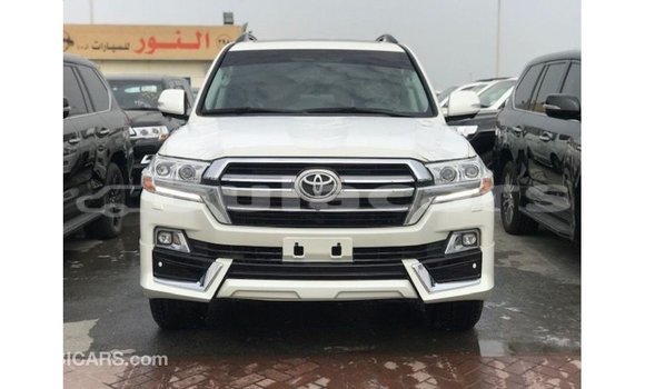 Buy Import Toyota Land Cruiser White Car in Import - Dubai in Central Buy Import Toyota Land Cruiser White Car in Import - Dubai in Central