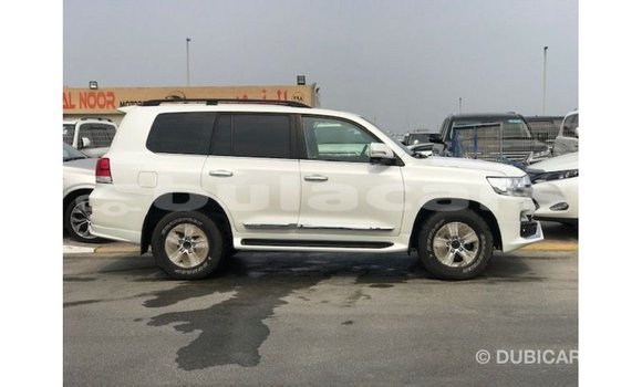 Buy Import Toyota Land Cruiser White Car in Import - Dubai in Central Buy Import Toyota Land Cruiser White Car in Import - Dubai in Central