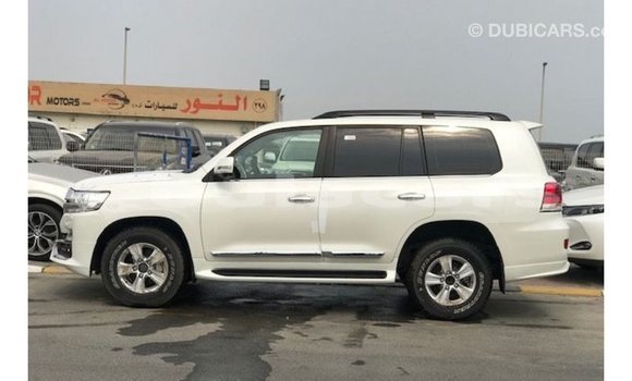 Buy Import Toyota Land Cruiser White Car in Import - Dubai in Central Buy Import Toyota Land Cruiser White Car in Import - Dubai in Central