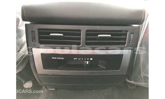 Buy Import Toyota Land Cruiser White Car in Import - Dubai in Central Buy Import Toyota Land Cruiser White Car in Import - Dubai in Central