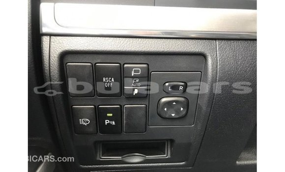 Buy Import Toyota Land Cruiser White Car in Import - Dubai in Central Buy Import Toyota Land Cruiser White Car in Import - Dubai in Central