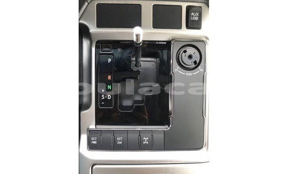 Buy Import Toyota Land Cruiser White Car in Import - Dubai in Central Buy Import Toyota Land Cruiser White Car in Import - Dubai in Central