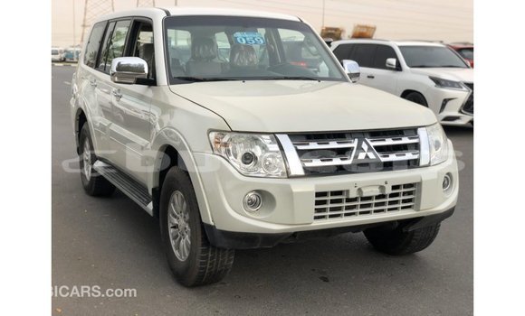 Buy Import Mitsubishi Pajero White Car in Import - Dubai in Central Buy Import Mitsubishi Pajero White Car in Import - Dubai in Central