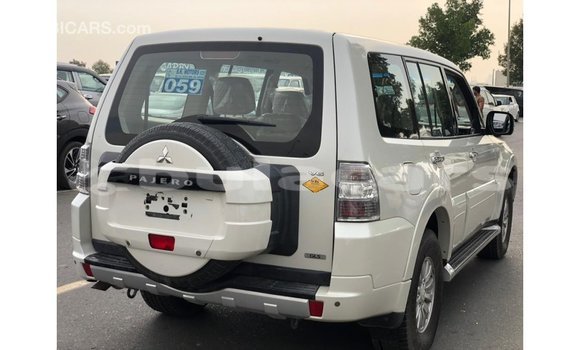 Buy Import Mitsubishi Pajero White Car in Import - Dubai in Central Buy Import Mitsubishi Pajero White Car in Import - Dubai in Central