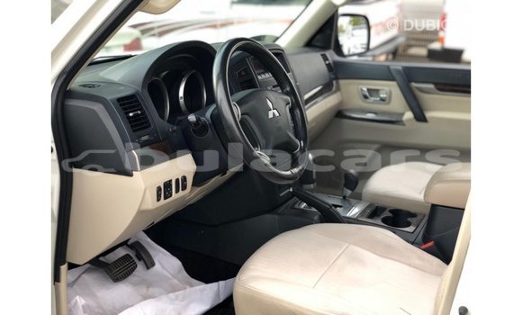 Buy Import Mitsubishi Pajero White Car in Import - Dubai in Central Buy Import Mitsubishi Pajero White Car in Import - Dubai in Central