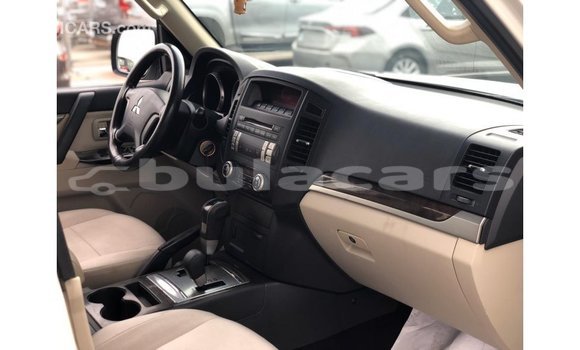 Buy Import Mitsubishi Pajero White Car in Import - Dubai in Central Buy Import Mitsubishi Pajero White Car in Import - Dubai in Central