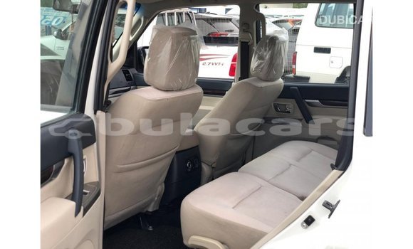 Buy Import Mitsubishi Pajero White Car in Import - Dubai in Central Buy Import Mitsubishi Pajero White Car in Import - Dubai in Central