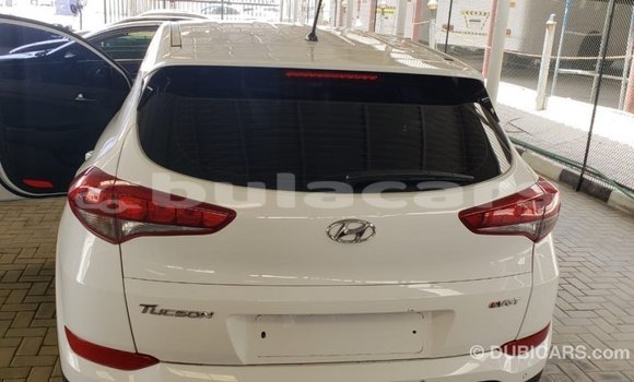 Buy Import Hyundai Tucson White Car in Import - Dubai in Central Buy Import Hyundai Tucson White Car in Import - Dubai in Central