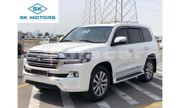 Buy Import Toyota Land Cruiser White Car in Import - Dubai in Central Buy Import Toyota Land Cruiser White Car in Import - Dubai in Central