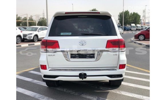 Buy Import Toyota Land Cruiser White Car in Import - Dubai in Central Buy Import Toyota Land Cruiser White Car in Import - Dubai in Central