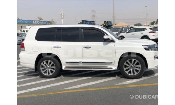 Buy Import Toyota Land Cruiser White Car in Import - Dubai in Central Buy Import Toyota Land Cruiser White Car in Import - Dubai in Central