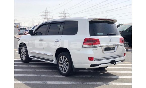 Buy Import Toyota Land Cruiser White Car in Import - Dubai in Central Buy Import Toyota Land Cruiser White Car in Import - Dubai in Central