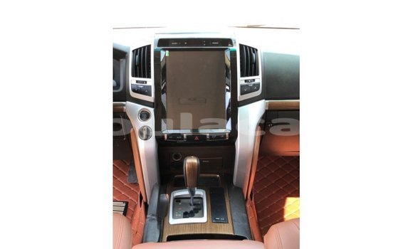 Buy Import Toyota Land Cruiser White Car in Import - Dubai in Central Buy Import Toyota Land Cruiser White Car in Import - Dubai in Central