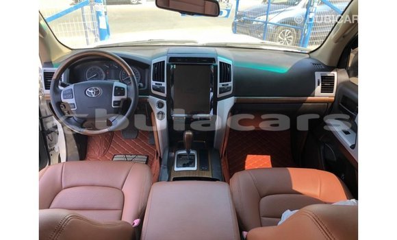 Buy Import Toyota Land Cruiser White Car in Import - Dubai in Central Buy Import Toyota Land Cruiser White Car in Import - Dubai in Central