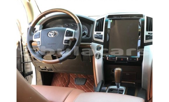 Buy Import Toyota Land Cruiser White Car in Import - Dubai in Central Buy Import Toyota Land Cruiser White Car in Import - Dubai in Central