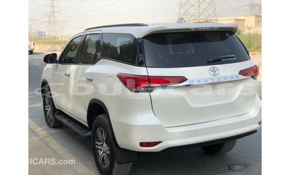 Buy Import Toyota Fortuner White Car in Import - Dubai in Central Buy Import Toyota Fortuner White Car in Import - Dubai in Central
