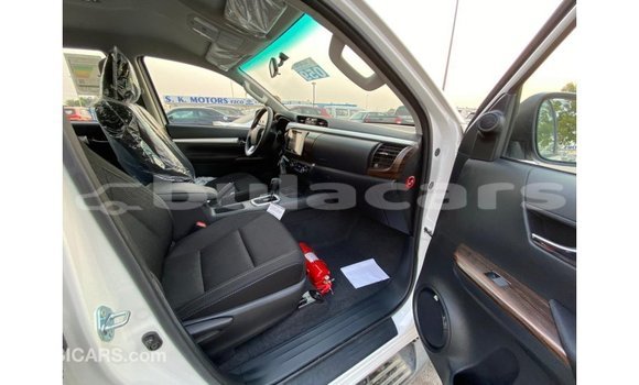 Buy Import Toyota Hilux White Car in Import - Dubai in Central Buy Import Toyota Hilux White Car in Import - Dubai in Central