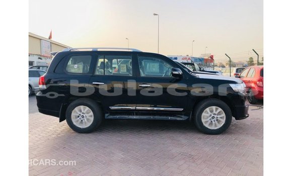 Buy Import Toyota Land Cruiser Black Car in Import - Dubai in Central Buy Import Toyota Land Cruiser Black Car in Import - Dubai in Central