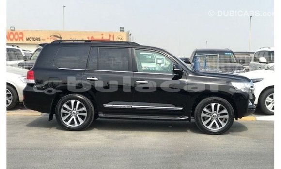 Acheter Import Voiture Toyota Land Cruiser Noir à Import - Dubai, Central Acheter Import Voiture Toyota Land Cruiser Noir à Import - Dubai, Central