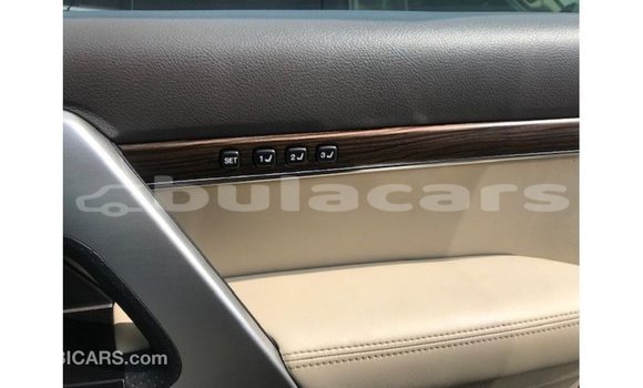 Acheter Import Voiture Toyota Land Cruiser Noir à Import - Dubai, Central Acheter Import Voiture Toyota Land Cruiser Noir à Import - Dubai, Central