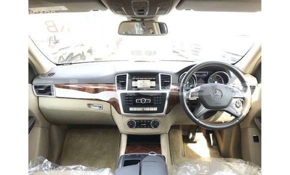 Buy Import Mercedes-Benz 190 White Car in Import - Dubai in Central Buy Import Mercedes-Benz 190 White Car in Import - Dubai in Central