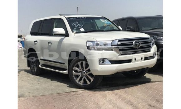 Buy Import Toyota Land Cruiser White Car in Import - Dubai in Central Buy Import Toyota Land Cruiser White Car in Import - Dubai in Central