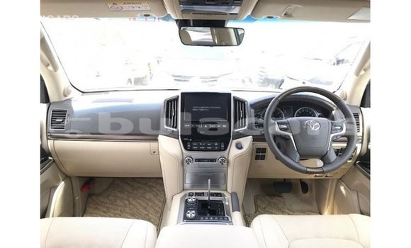Buy Import Toyota Land Cruiser White Car in Import - Dubai in Central Buy Import Toyota Land Cruiser White Car in Import - Dubai in Central