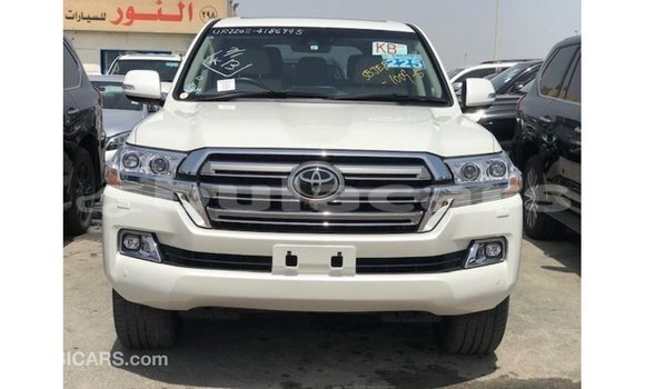 Buy Import Toyota Land Cruiser White Car in Import - Dubai in Central Buy Import Toyota Land Cruiser White Car in Import - Dubai in Central