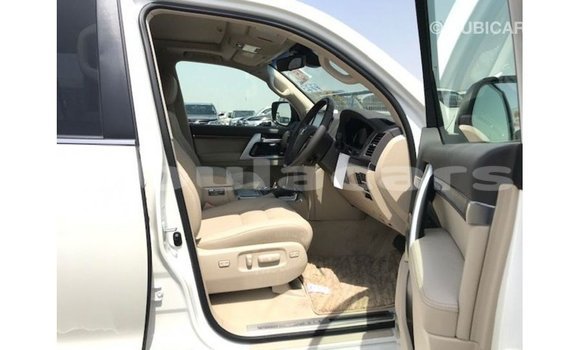Buy Import Toyota Land Cruiser White Car in Import - Dubai in Central Buy Import Toyota Land Cruiser White Car in Import - Dubai in Central