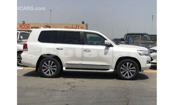 Buy Import Toyota Land Cruiser White Car in Import - Dubai in Central Buy Import Toyota Land Cruiser White Car in Import - Dubai in Central