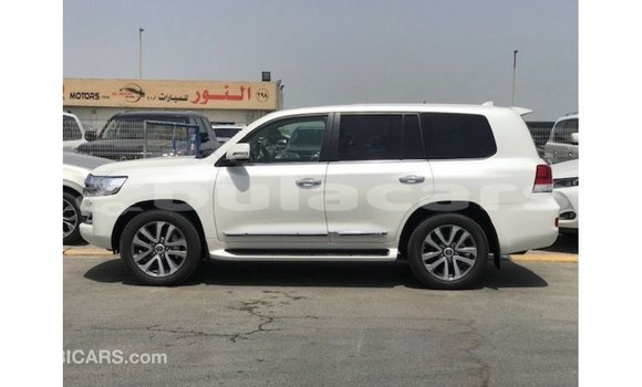 Buy Import Toyota Land Cruiser White Car in Import - Dubai in Central Buy Import Toyota Land Cruiser White Car in Import - Dubai in Central