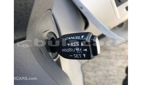 Buy Import Toyota Land Cruiser White Car in Import - Dubai in Central Buy Import Toyota Land Cruiser White Car in Import - Dubai in Central