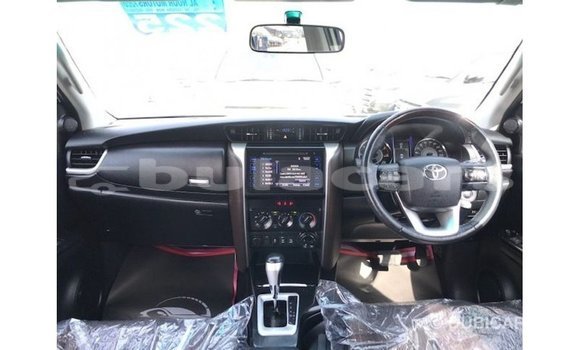 Buy Import Toyota Fortuner White Car in Import - Dubai in Central Buy Import Toyota Fortuner White Car in Import - Dubai in Central