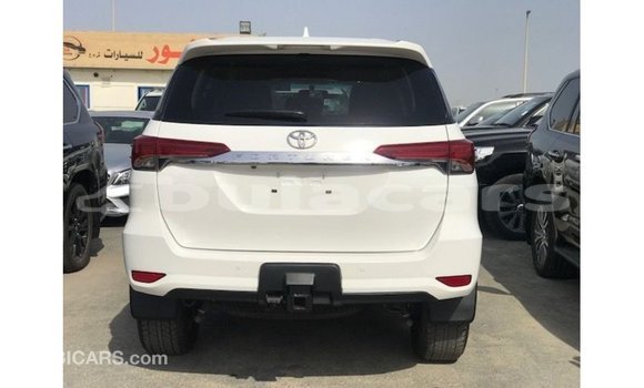 Buy Import Toyota Fortuner White Car in Import - Dubai in Central Buy Import Toyota Fortuner White Car in Import - Dubai in Central