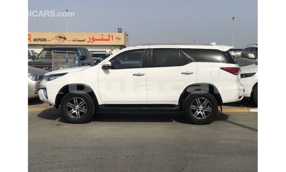 Buy Import Toyota Fortuner White Car in Import - Dubai in Central Buy Import Toyota Fortuner White Car in Import - Dubai in Central
