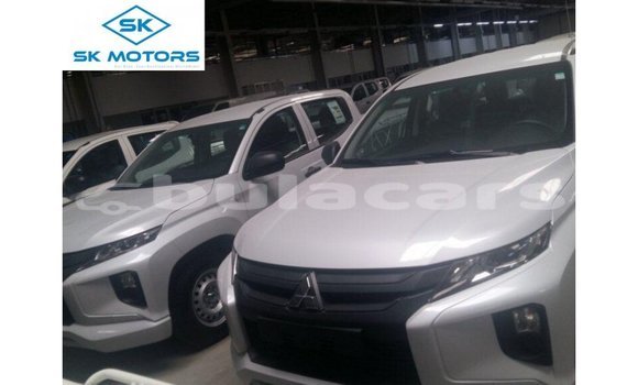 Buy Import Mitsubishi L200 White Car in Import - Dubai in Central